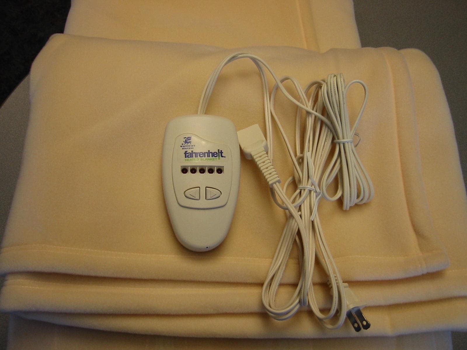 Vellux® fahrenheit™ electric blankets - Image 1