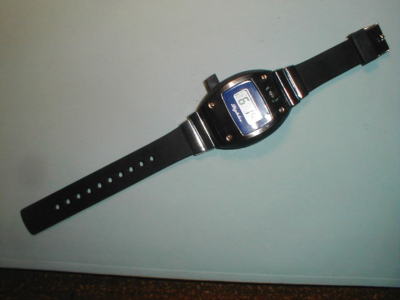 Wristwatch Lighters and Cigarette-shaped Lighters - Image 1