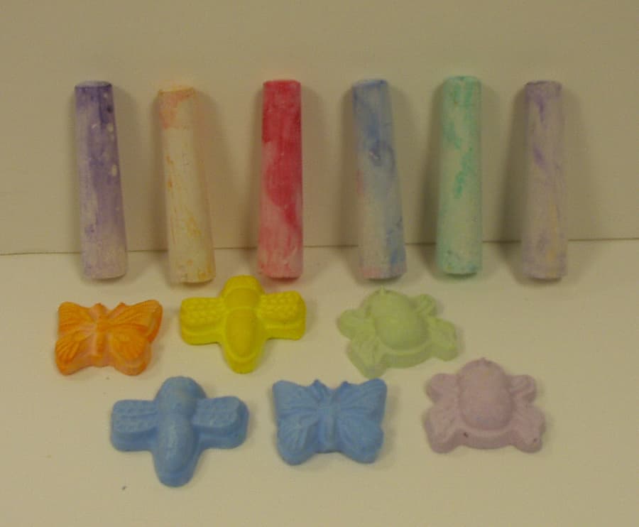 Multi-colored and solid-colored sidewalk chalk - Image 2