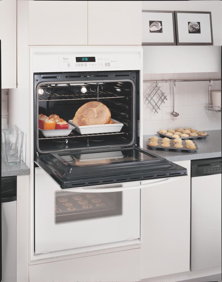 Freestanding ranges, double ovens, and oven-microwave combinations - Image 1