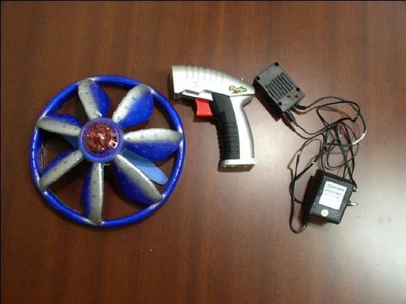 Battery-Powered Flying Saucer Toys - Image 2