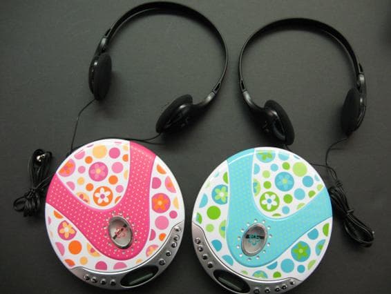 Children's Ball and Heart Necklaces, Portable CD and MP3 Players - Image 2