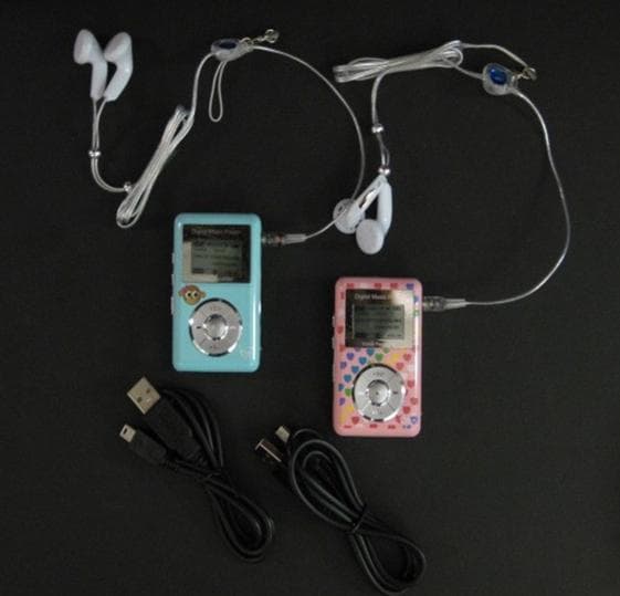Children's Ball and Heart Necklaces, Portable CD and MP3 Players - Image 3