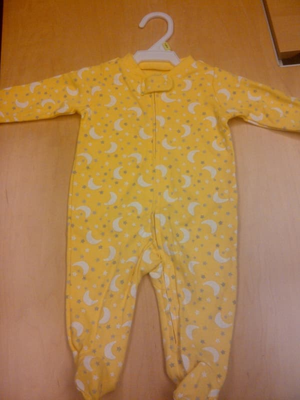 One-piece footed infant clothing with a zipper - Image 1