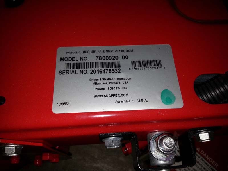 Brigg & Stratton Snapper Rear Engine Riding Mower - Image 3