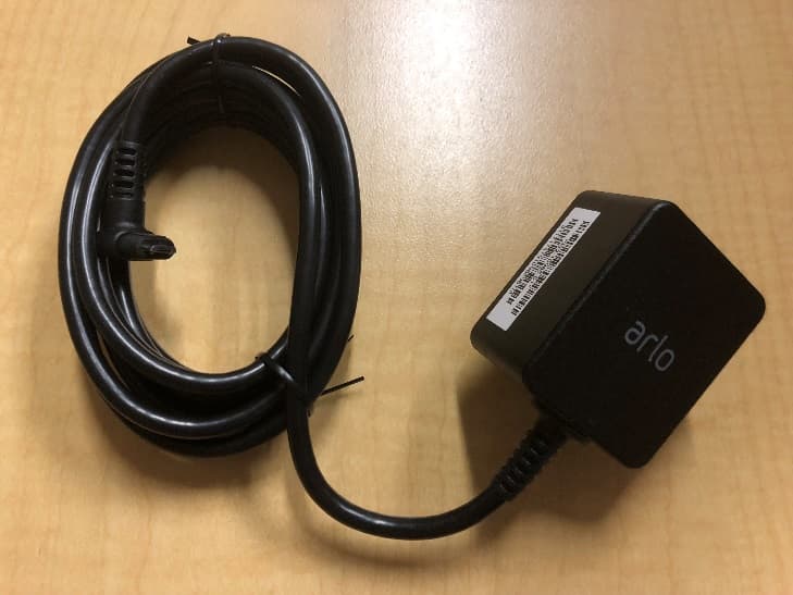 Power adapters for outdoor Arlo cameras - Image 2