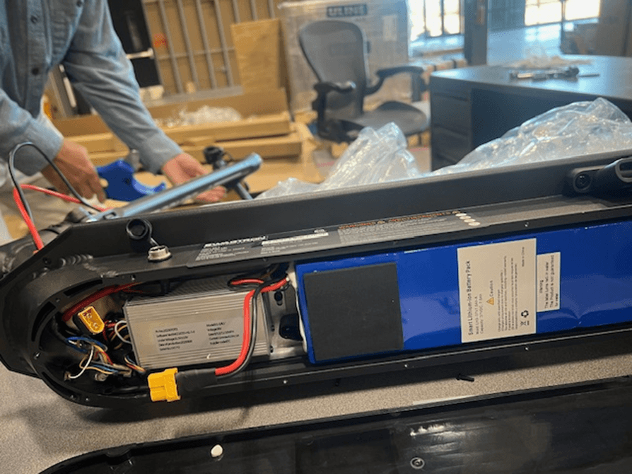 Swagtron SG-5 Swagger 5 Boost Commuter Electric Scooters - Image 7