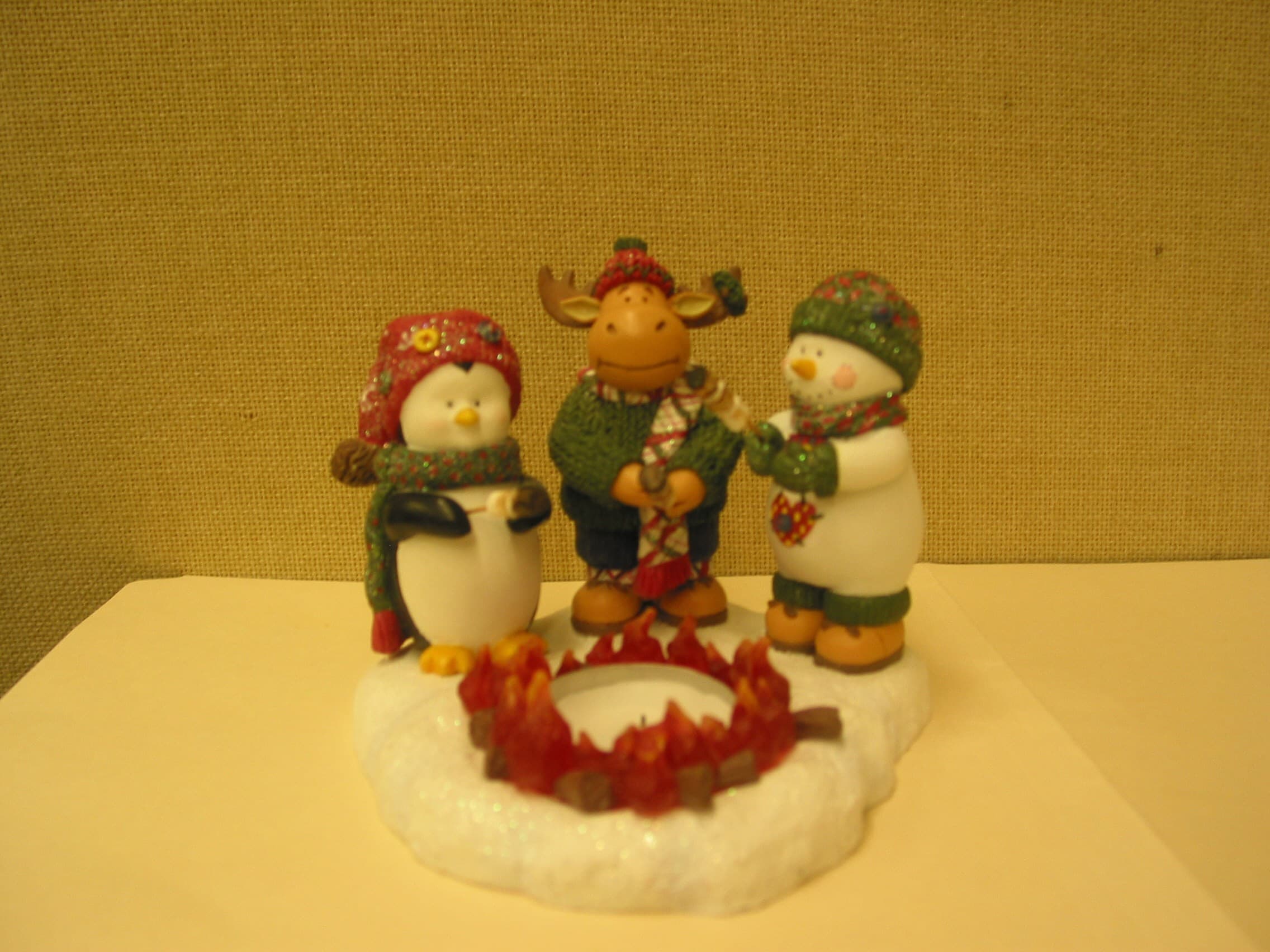 Roasting Marshmallow Tealight Candle Holder - Image 1